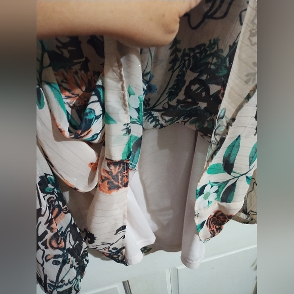 NY & Co. Floral print off the shoulder top sz L - Picture 4 of 6